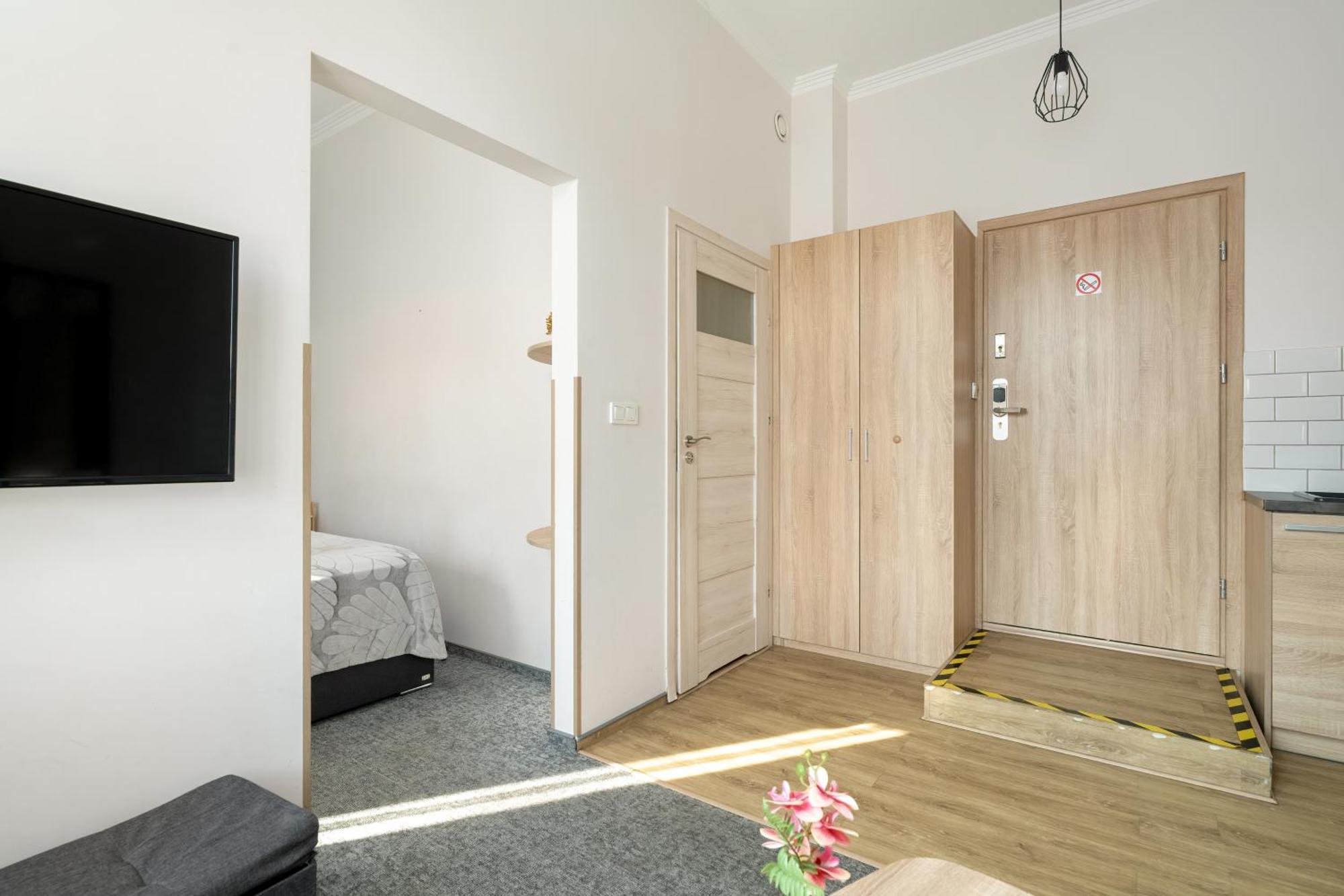 Very Berry - Glogowska 39-5 - Apartamenty Targowe, self check in 24h Posen Exterior foto